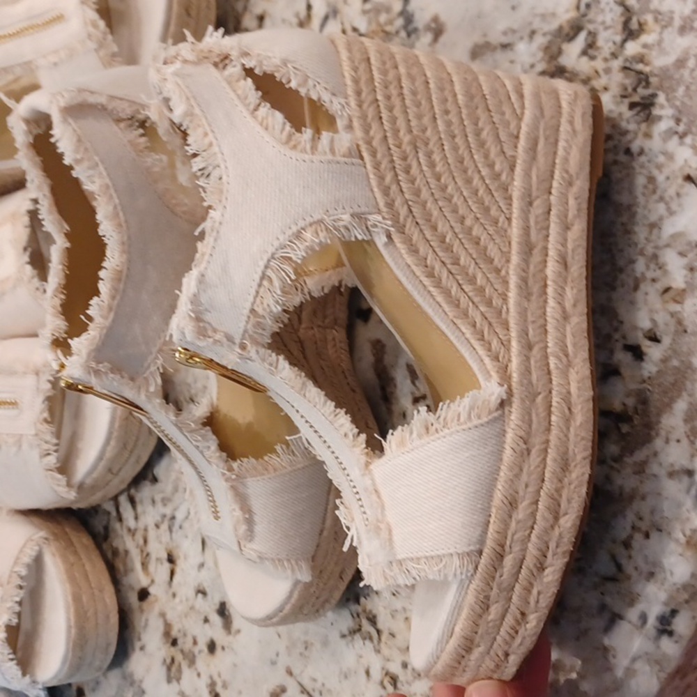 NEW Michael Kors Women's Berkley Wedge Sandals Cream Color Fringed Denim SZ 10 - Picture 8 of 16